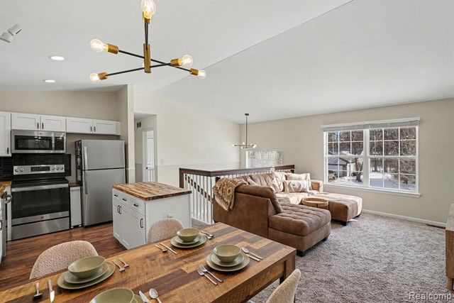 339 Andover Woods Drive, Fenton, MI 48430