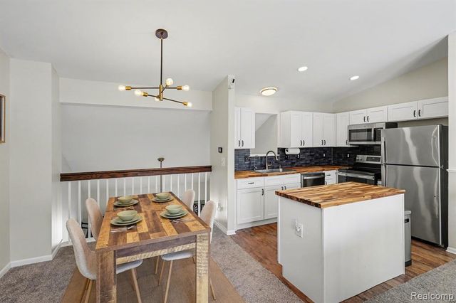 339 Andover Woods Drive, Fenton, MI 48430