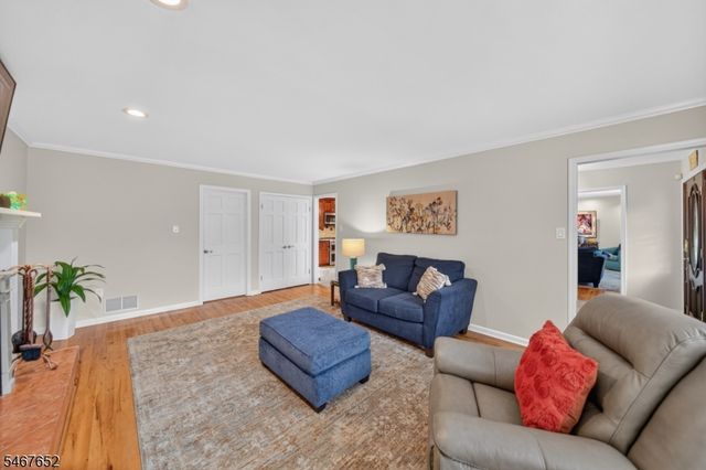 416 Vail Ct, South Plainfield Boro, NJ 07080