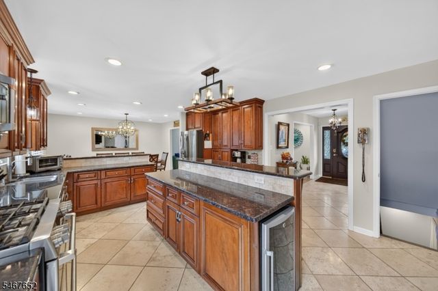 416 Vail Ct, South Plainfield Boro, NJ 07080
