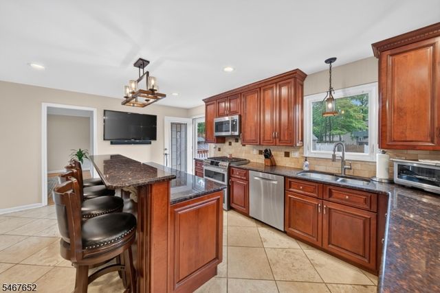 416 Vail Ct, South Plainfield Boro, NJ 07080