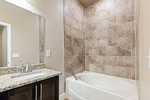 413 Henderson Street, Bonham, TX 75418