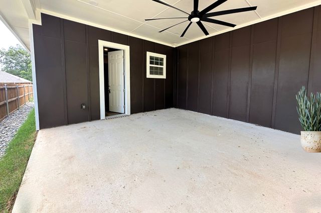 413 Henderson Street, Bonham, TX 75418