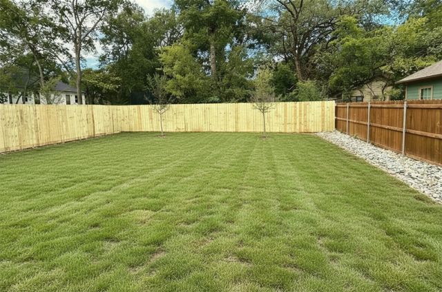 413 Henderson Street, Bonham, TX 75418