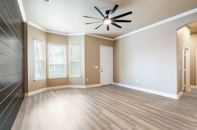 413 Henderson Street, Bonham, TX 75418