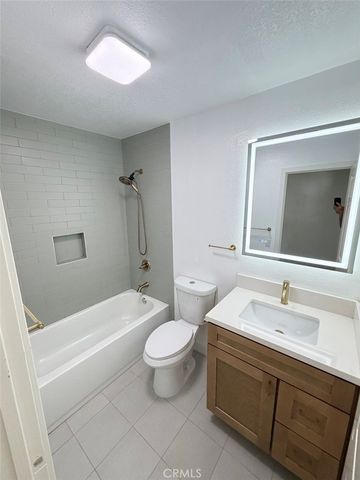 924 Lorna, Corona, CA 92882