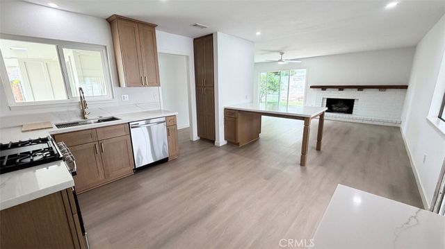 924 Lorna, Corona, CA 92882