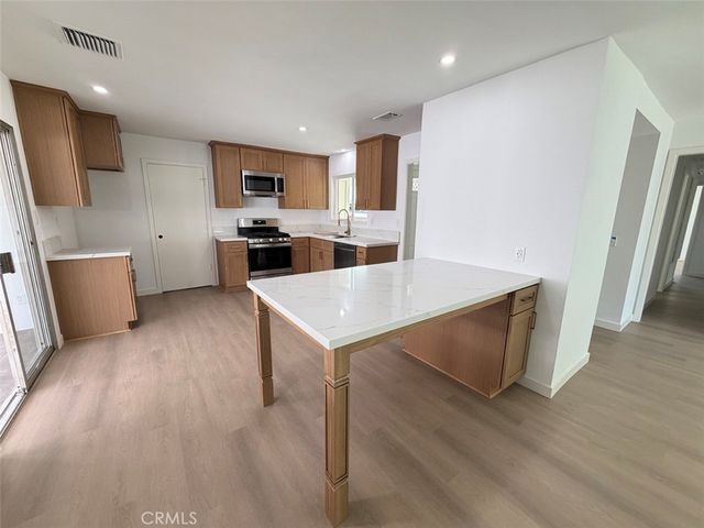 924 Lorna, Corona, CA 92882