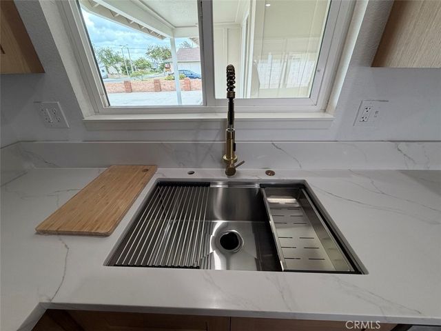 924 Lorna, Corona, CA 92882