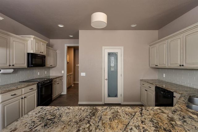 11817 Cherry Point Lane, Yukon, OK 73099