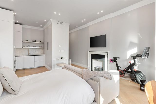 160 Commonwealth Ave 410, Boston, MA 02116