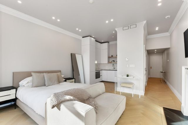 160 Commonwealth Ave 410, Boston, MA 02116