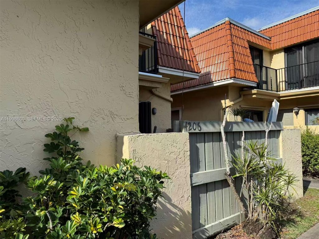 4206 NW 114th Ter 06, Coral Springs, FL 33065
