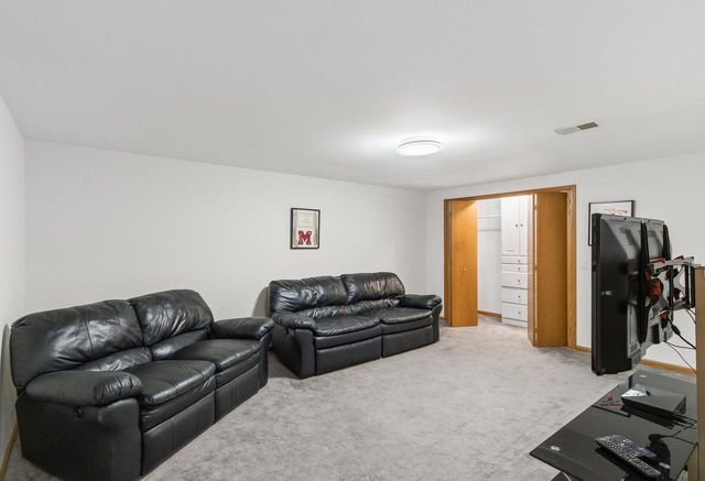 116 Sandy Court, Mount Horeb, WI 53572
