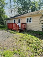 8 Apple Lane, Hughsonville, NY 12590