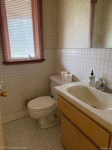 28347 E Greenmeadow Circle, Farmington, MI 48334