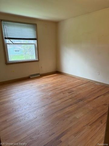 28347 E Greenmeadow Circle, Farmington, MI 48334