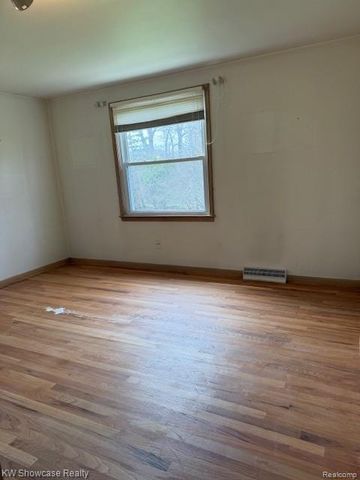 28347 E Greenmeadow Circle, Farmington, MI 48334