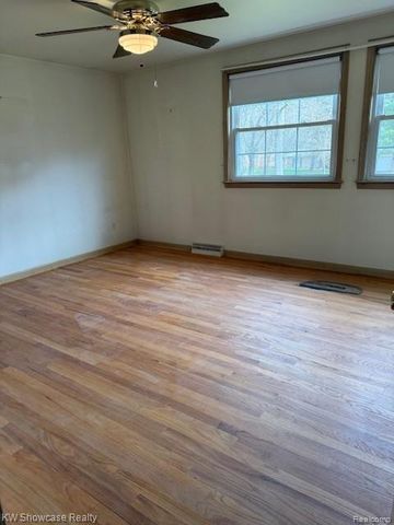 28347 E Greenmeadow Circle, Farmington, MI 48334