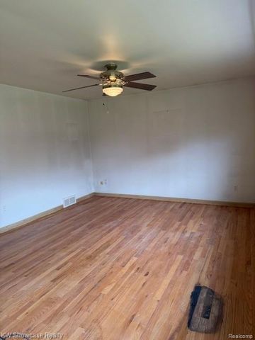 28347 E Greenmeadow Circle, Farmington, MI 48334