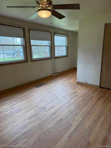 28347 E Greenmeadow Circle, Farmington, MI 48334