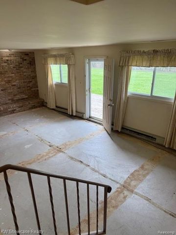 28347 E Greenmeadow Circle, Farmington, MI 48334