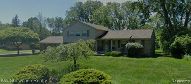 28347 E Greenmeadow Circle, Farmington, MI 48334