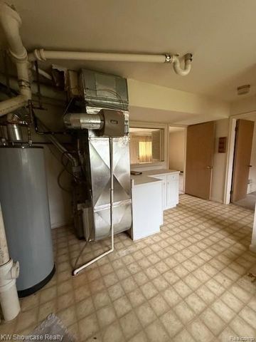 28347 E Greenmeadow Circle, Farmington, MI 48334