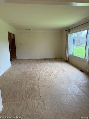 28347 E Greenmeadow Circle, Farmington, MI 48334