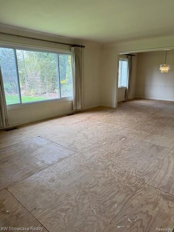 28347 E Greenmeadow Circle, Farmington, MI 48334