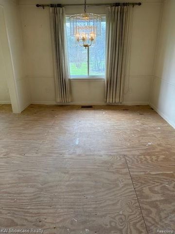 28347 E Greenmeadow Circle, Farmington, MI 48334