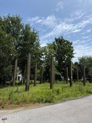 135 W Railroad Street, Pass Christian, MS 39571