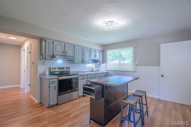 2087 CHAMBERS Road, St Louis, MO 63136