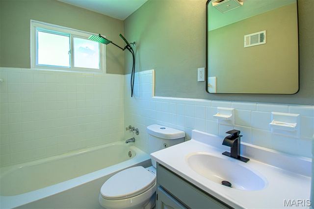 2087 CHAMBERS Road, St Louis, MO 63136