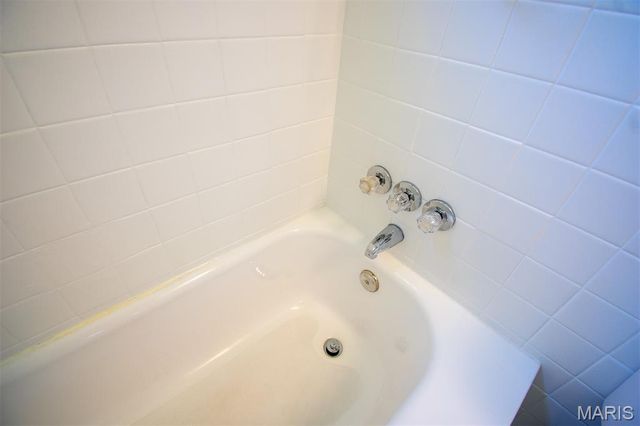 2087 CHAMBERS Road, St Louis, MO 63136