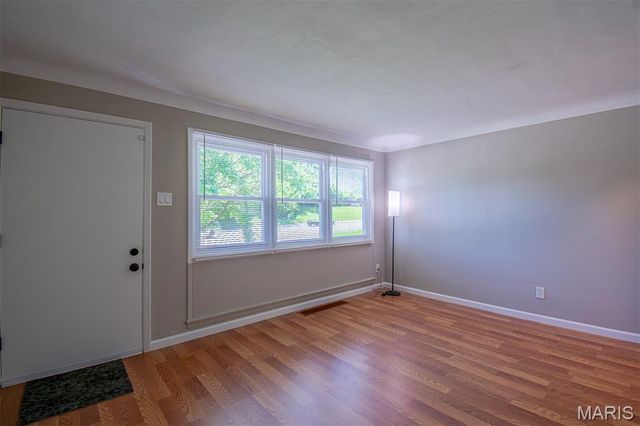 2087 CHAMBERS Road, St Louis, MO 63136