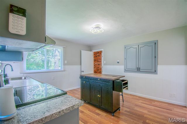 2087 CHAMBERS Road, St Louis, MO 63136