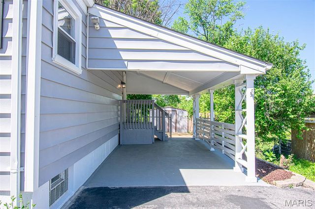 2087 CHAMBERS Road, St Louis, MO 63136