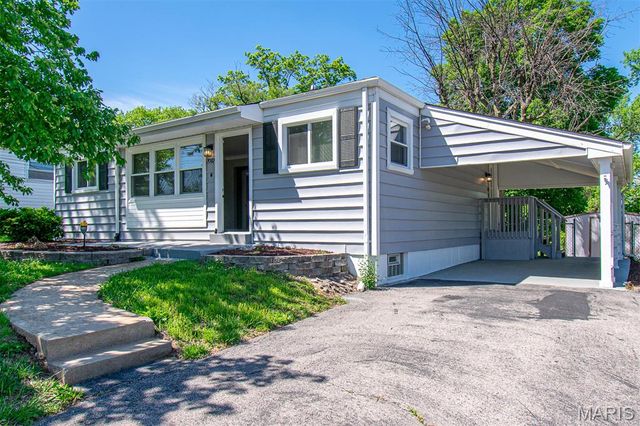 2087 CHAMBERS Road, St Louis, MO 63136