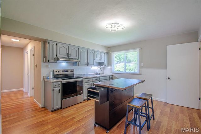 2087 CHAMBERS Road, St Louis, MO 63136