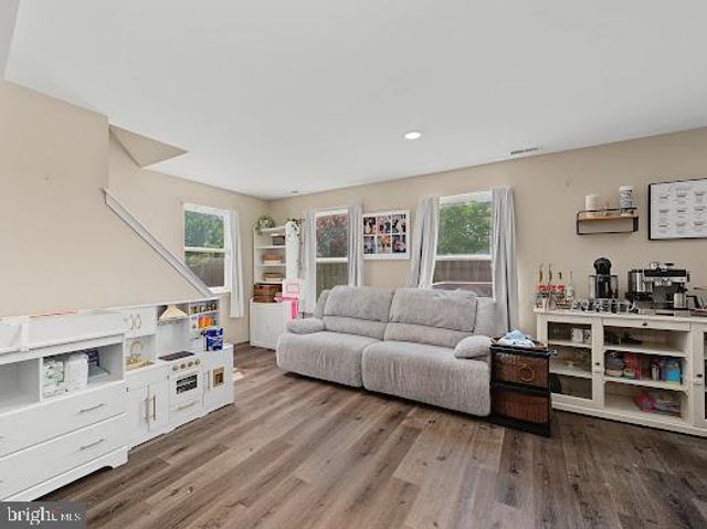 518-522 REPAUNO AVE, Gibbstown, NJ 08027