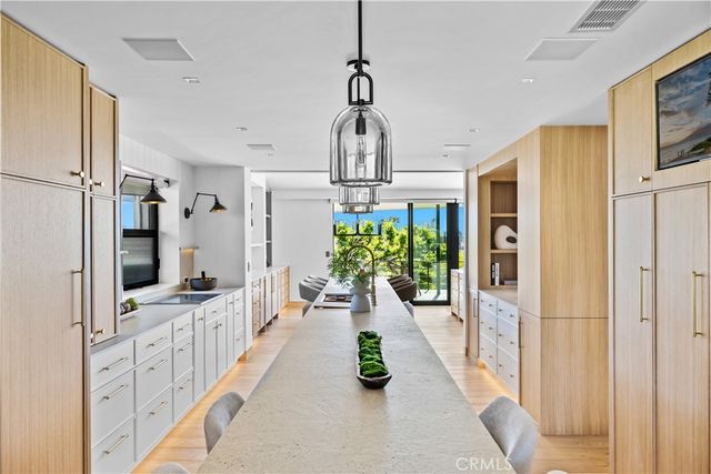 1075 Granville Drive, Newport Beach, CA 92660