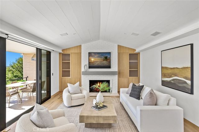1075 Granville Drive, Newport Beach, CA 92660
