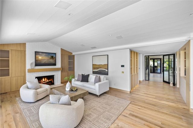 1075 Granville Drive, Newport Beach, CA 92660