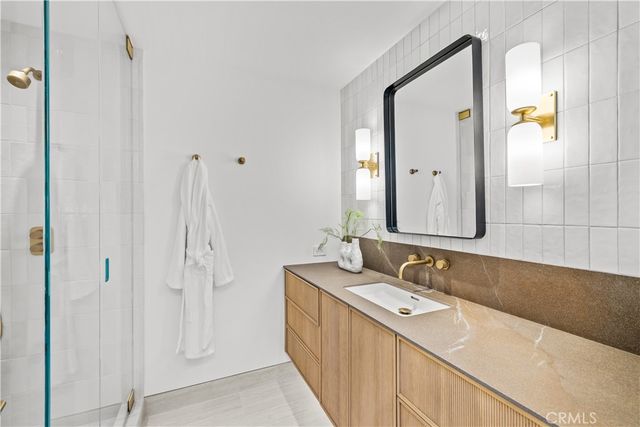 1075 Granville Drive, Newport Beach, CA 92660