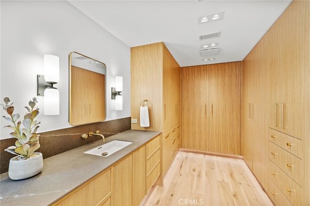 1075 Granville Drive, Newport Beach, CA 92660