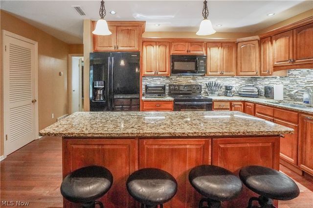 1653 Greenway Road SE 202, North Canton, OH 44709