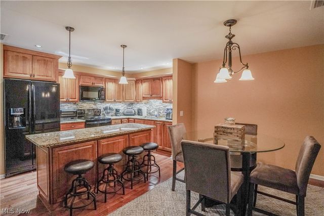 1653 Greenway Road SE 202, North Canton, OH 44709