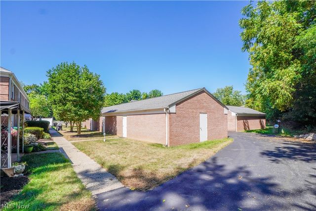 1653 Greenway Road SE 202, North Canton, OH 44709