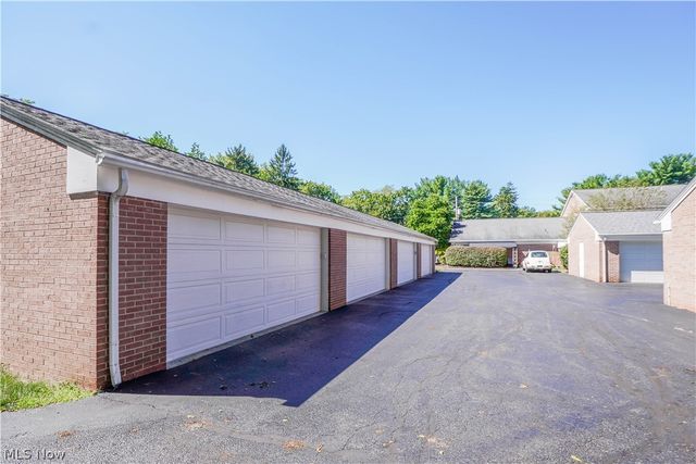 1653 Greenway Road SE 202, North Canton, OH 44709